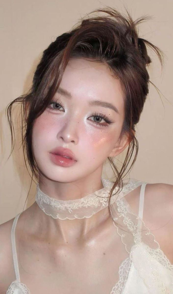 4. Son môi – lựa chọn tông màu đồng điệu