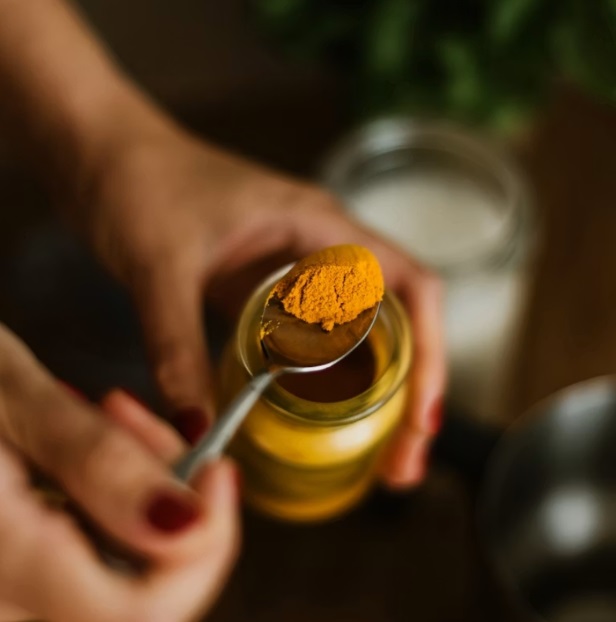 Sử dụng nghệ để hỗ trợ làm mờ thâm