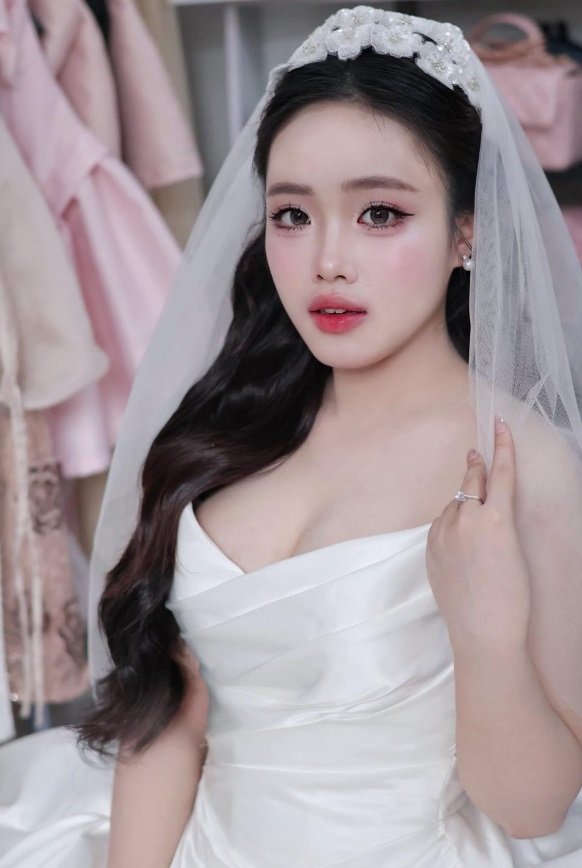 Cách đánh highlight đúng vị trí để gương mặt rạng rỡ tự nhiên