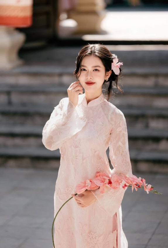 Cách Tán Má Hồng Để Tạo Hiệu Ứng Contour Tự Nhiên
