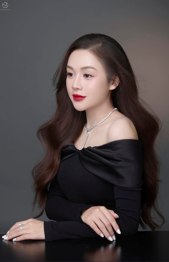 Bí Quyết Dặm Lại Makeup Mùa Hè Mà Không Bị Dày Phấn