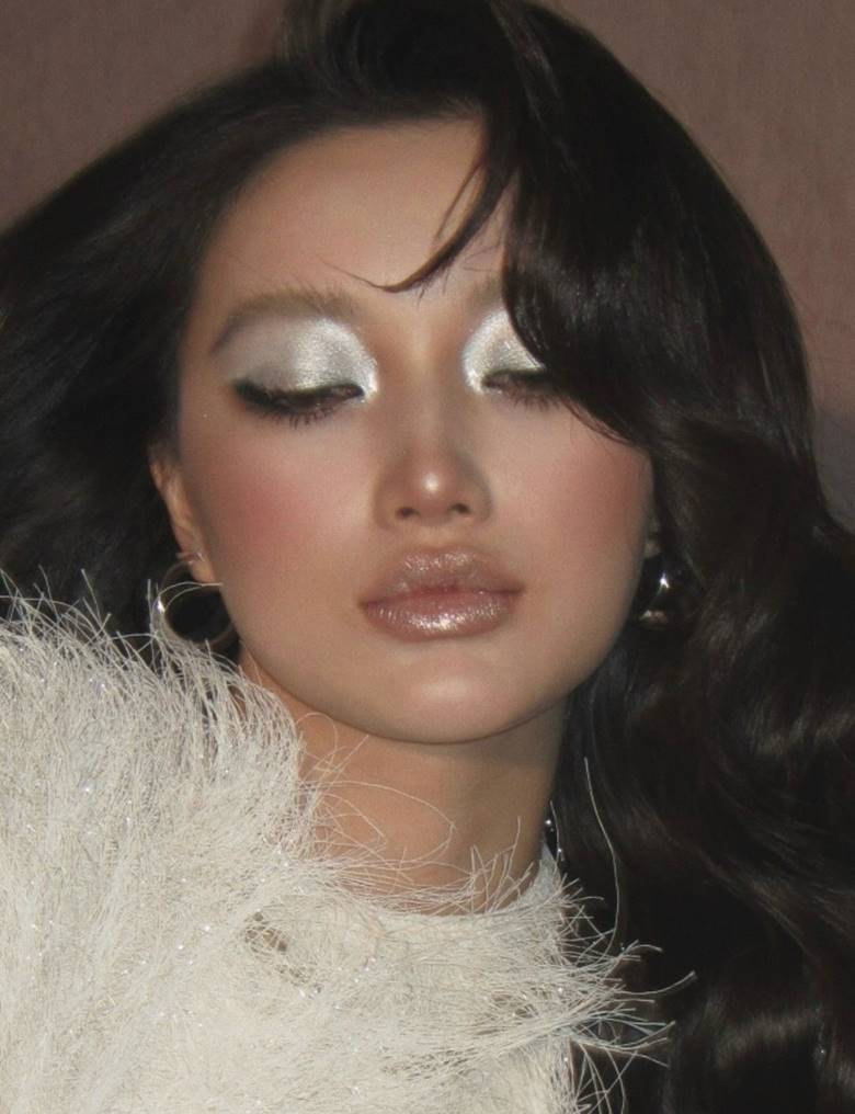 Đôi môi cũng cần một chút ánh kim
