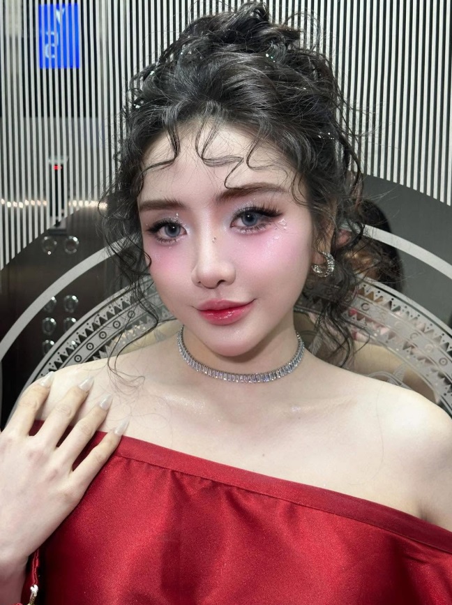Nên chọn eyeliner màu nâu hay màu đen?