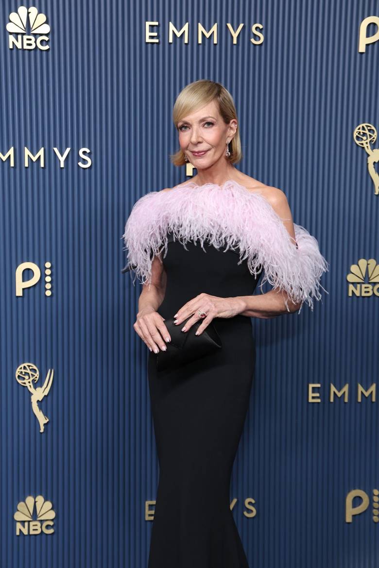 French tip đen của Allison Janney