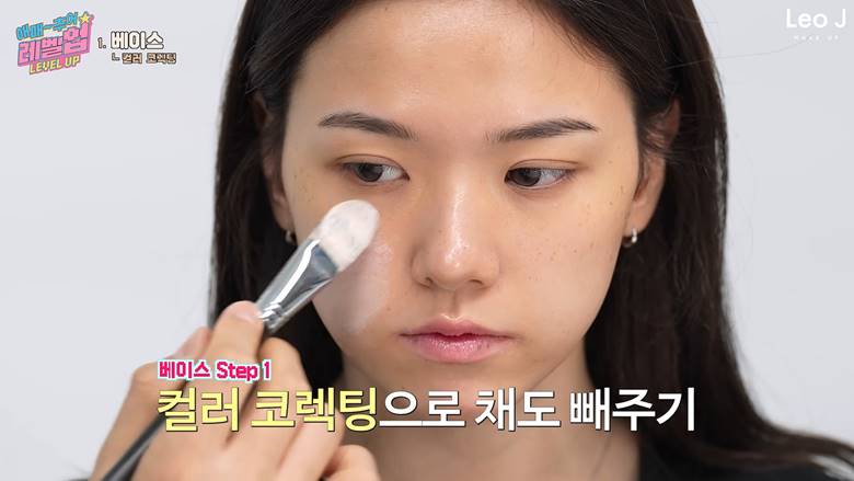 2. Đôi mắt nude nhẹ nhàng, tạo chiều sâu vừa đủ