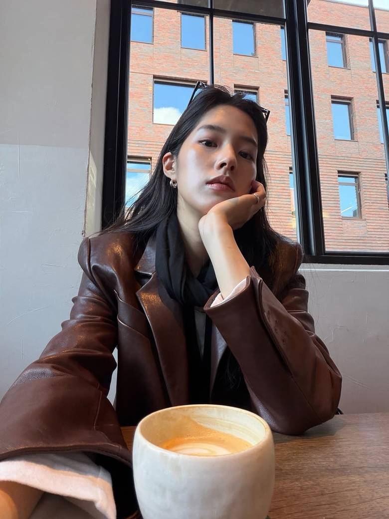 Makeup theo phong cách Suzy: Học thần thái thay vì sao chép gương mặt