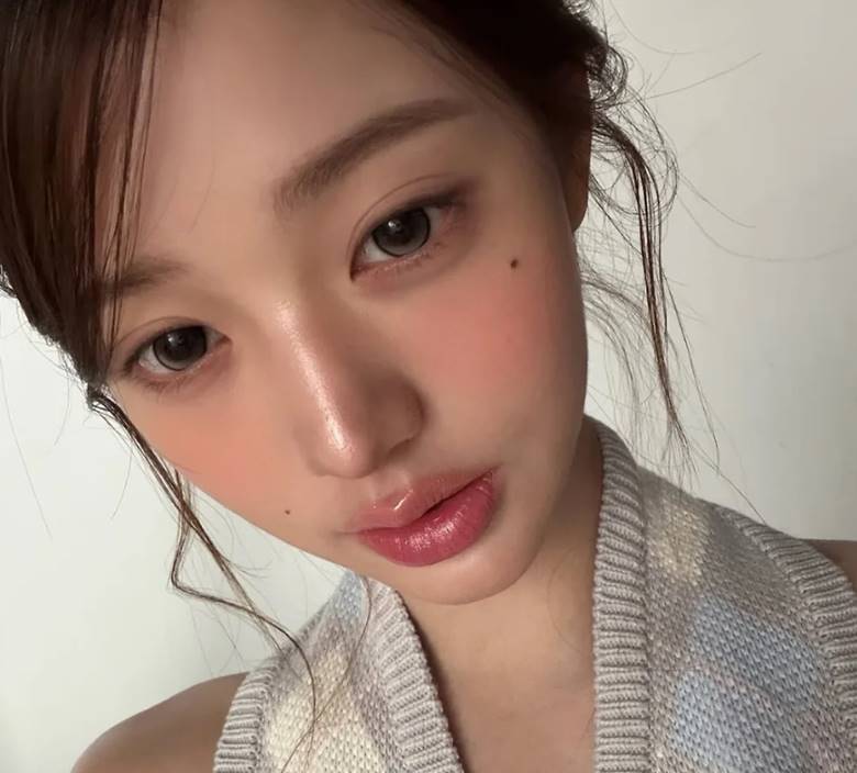 1. Highlight sống mũi mảnh để tạo đường nét thanh thoát