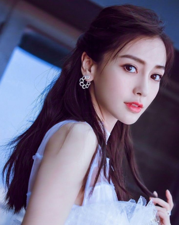 Cách trang điểm che đi gò má cao 