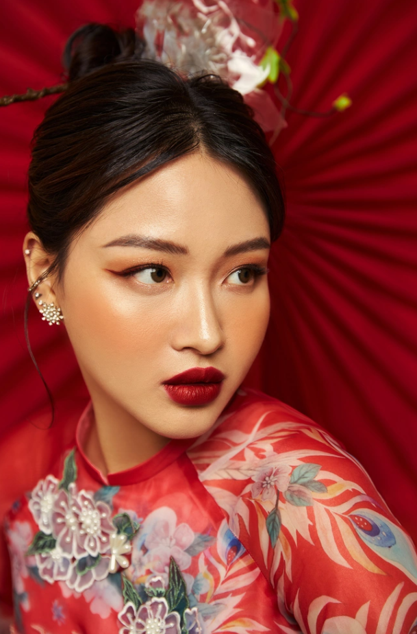 Phong cách trang điểm nào phù hợp với áo dài cách tân