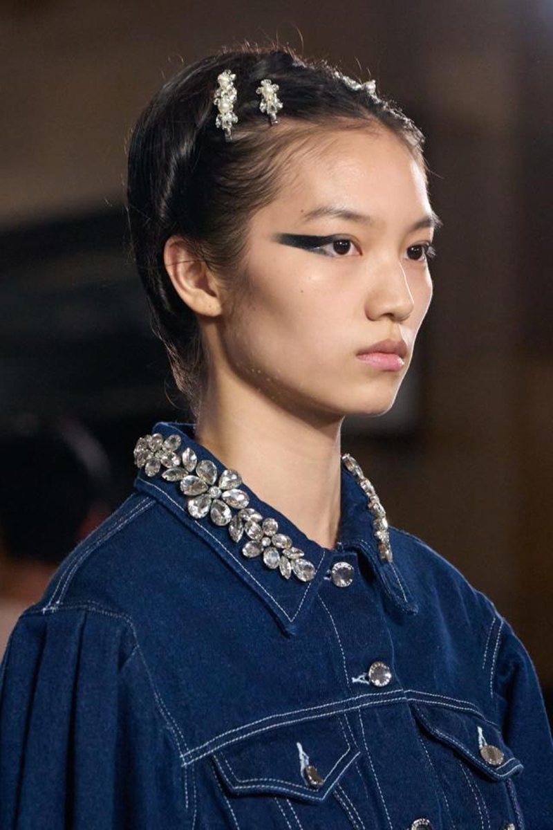 Layout makeup thiên nga đen