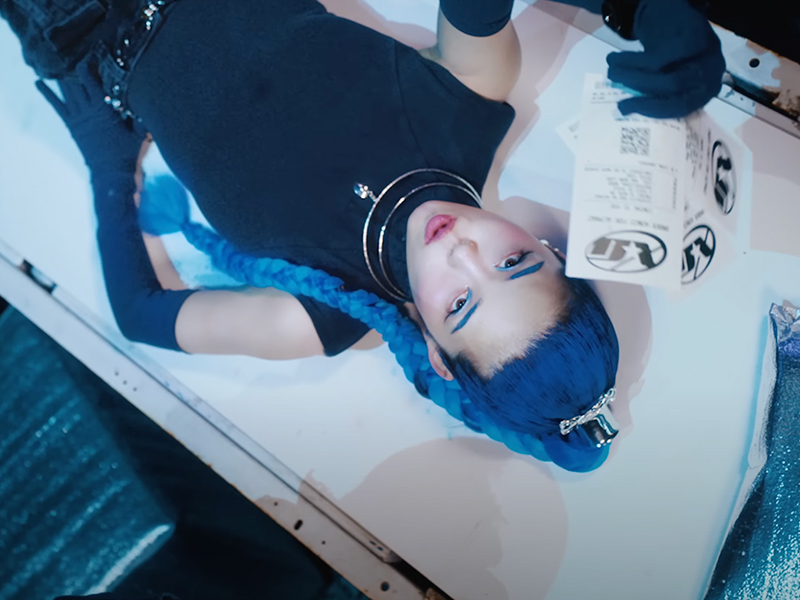  Tạo hình của Cocona trong MV Shooting Star.