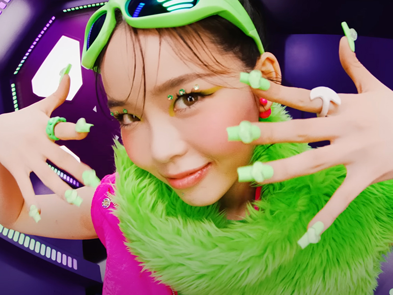 Tạo hình của Cocona trong MV Left to Right