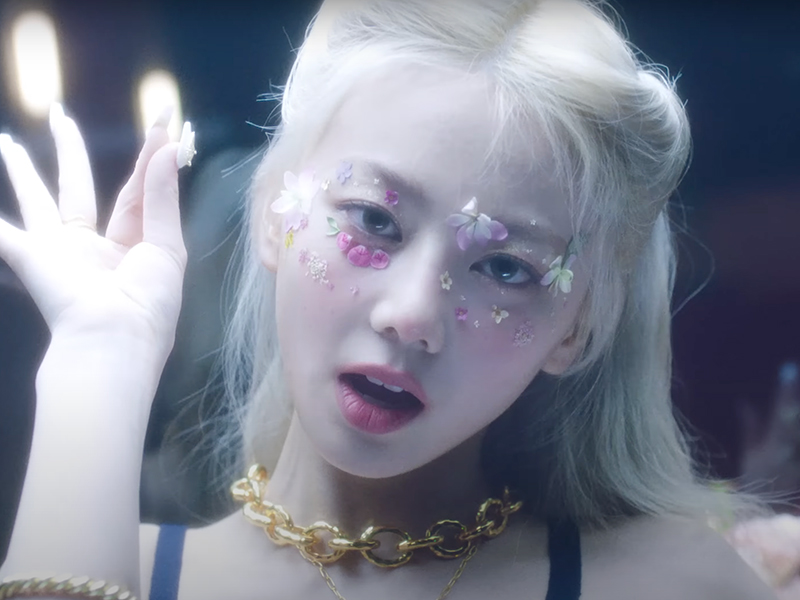 Tạo hình của Hinata ‘gây sốt’ trong MV Mascara.