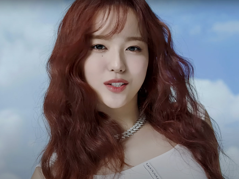 Tạo hình của Jurin qua MV Mascara.