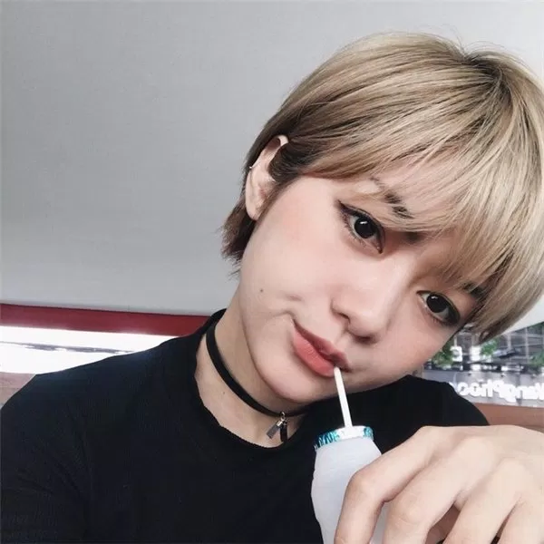 Tóc ngắn trang điểm như nào đẹp