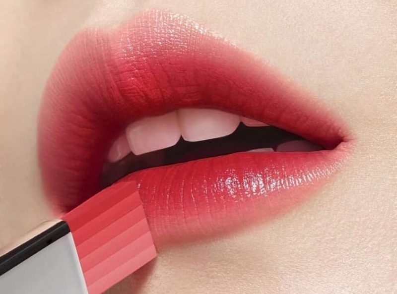 cách dặm lại lớp trang điểm