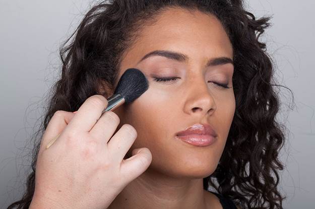Mách nhỏ cách đánh khối phù hợp từng khuôn mặt từ chuyên gia