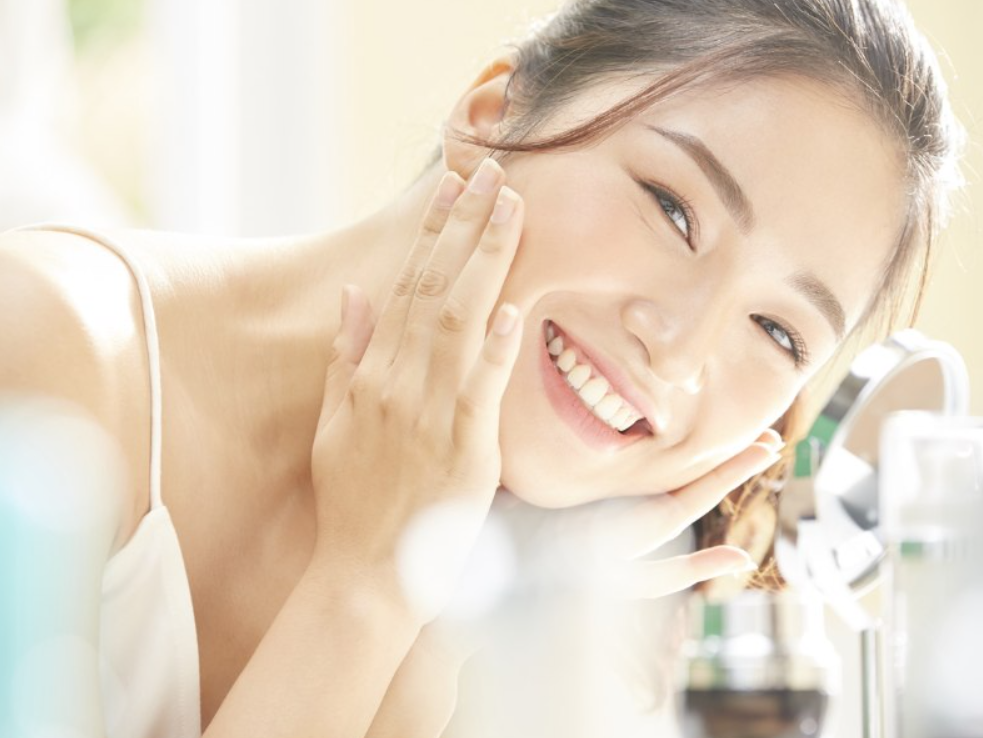 Cách giữ lớp trang điểm lâu trôi ngày hè
