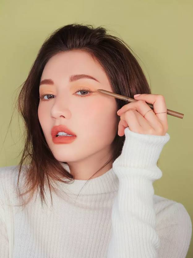 cách kẻ eyeliner cho mắt 2 mí 
