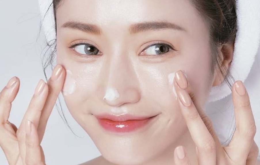 cách khắc phục trang điểm bị mốc 