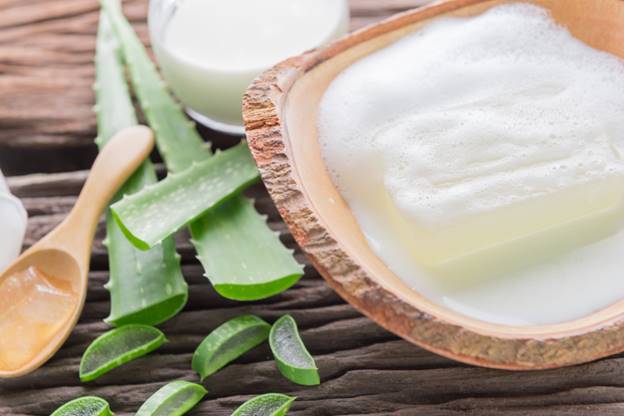 cách làm trắng da mặt bằng nha đam 