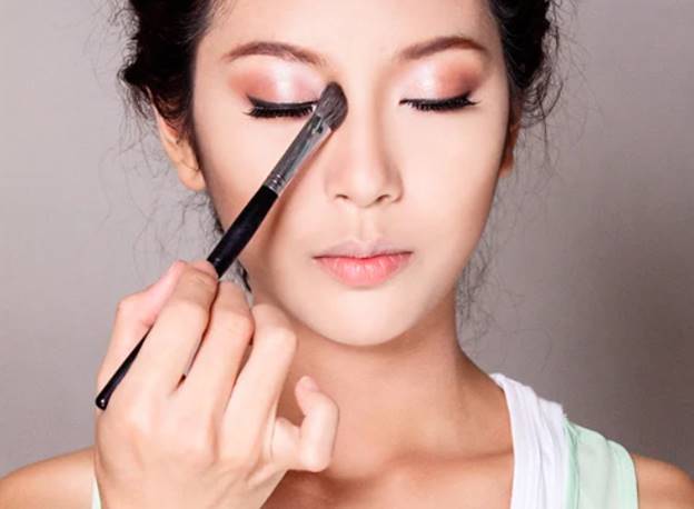 Cách trang điểm mũi cao hơn