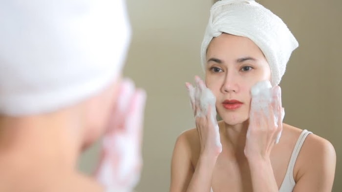 trang điểm bằng phấn nước 