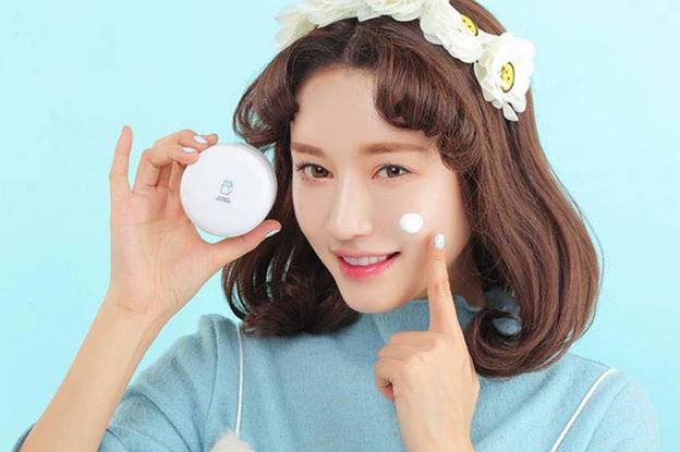 Cách trang điểm cho da khô thêm mịn màng và căng mướt