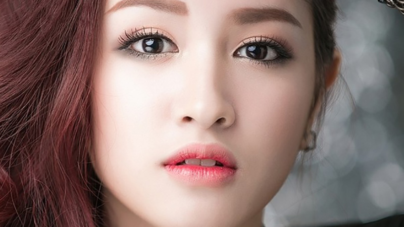 cách trang điểm hạ gò má