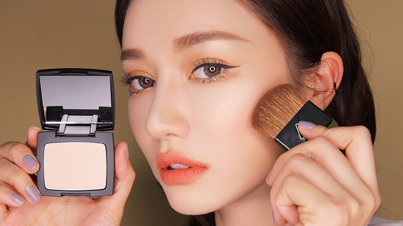 cách trang điểm hạ gò má
