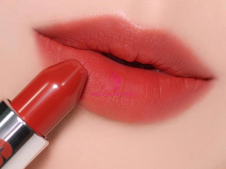 Bật mí cho các nàng về cách trang điểm lâu trôi bất chấp mọi hoàn cảnh
