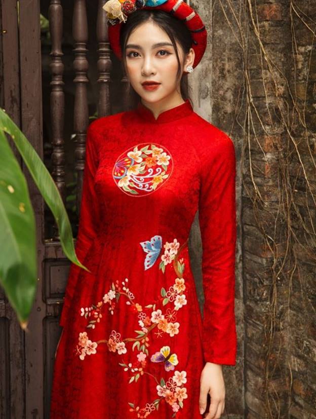 Cách trang điểm phù hợp với áo dài