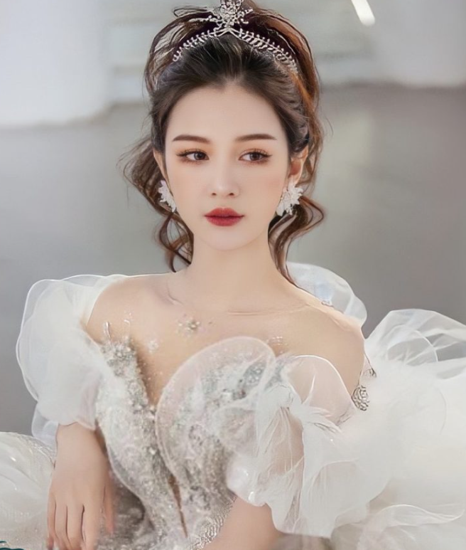 chì kẻ viền môi cho cô dâu