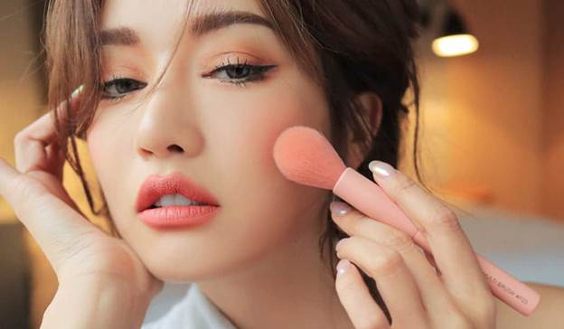 Phụ nữ hiện đại có nên học trang điểm cá nhân không?