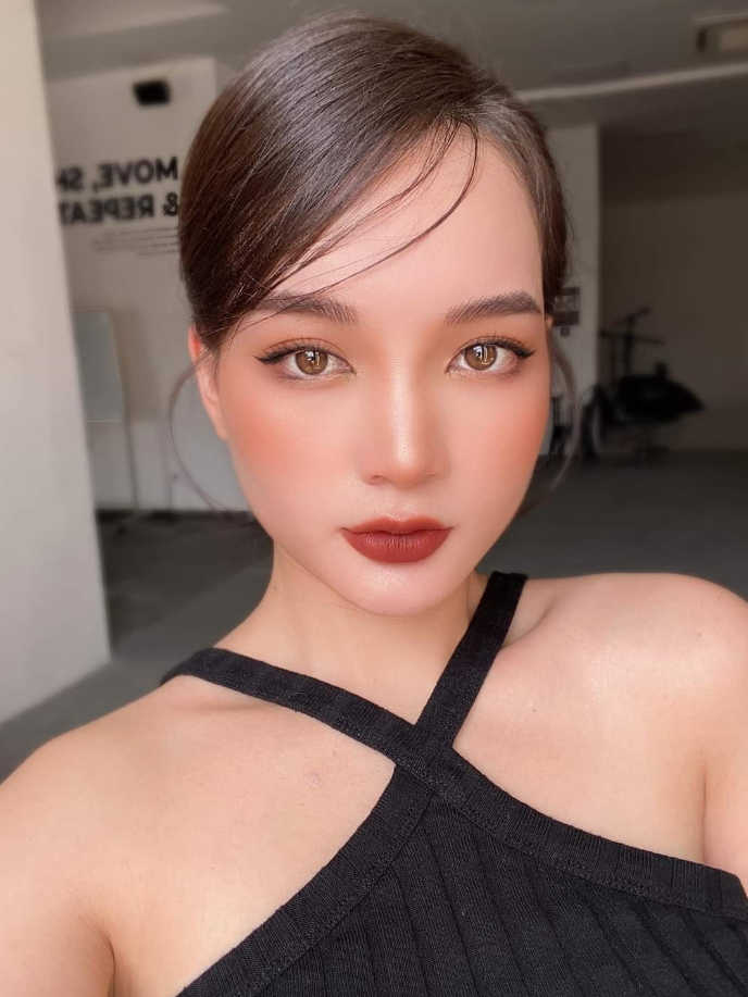 có nên makeup tại nhà giá rẻ không 