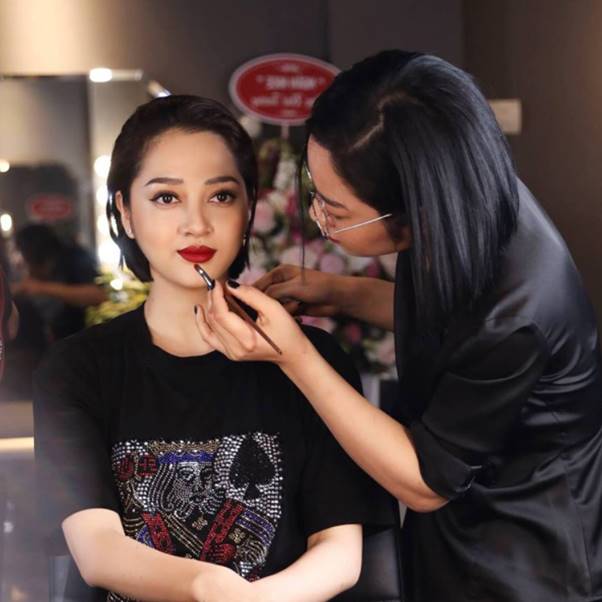 học nghề trang điểm có dễ xin việc không