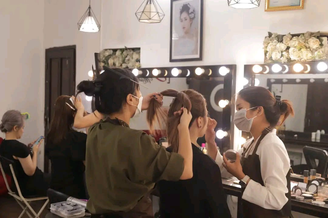 Học trang điểm cô dâu có khó không