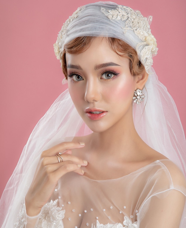 trang điểm cô dâu năm 2020