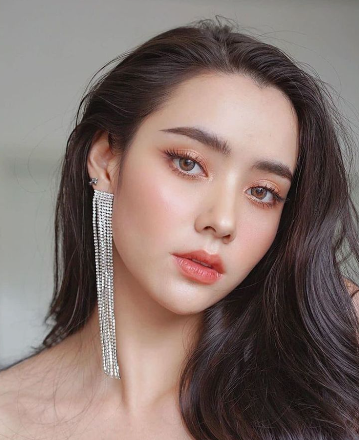 kiểu trang điểm tone cam năm 2023 