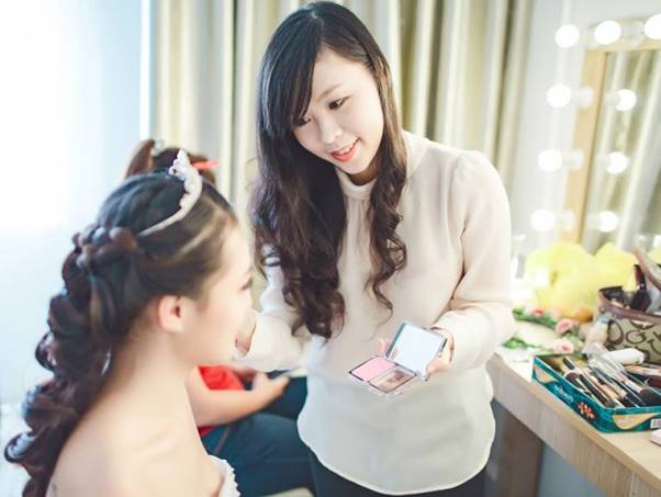 kinh nghiệm học nghề trang điểm tại Hà Nội