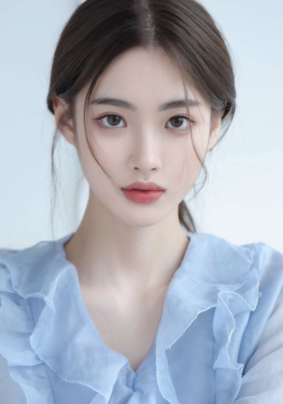 Làm sao vẽ chân mày phẩy sợi đẹp 