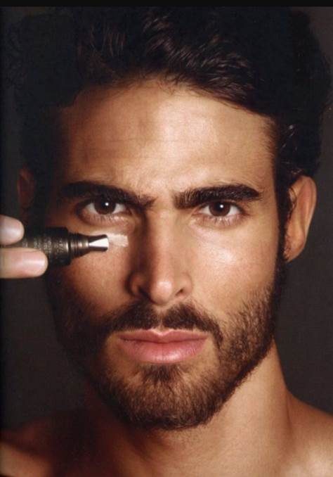 khóa học make up tại Cầu Giấy cho nam giới 