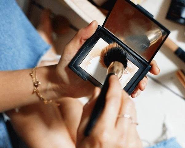 makeup bằng phấn nước chuẩn chuyên gia
