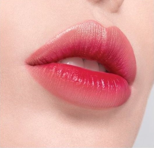 Đôi môi căng mọng luôn được sủng ái tại Nhật.