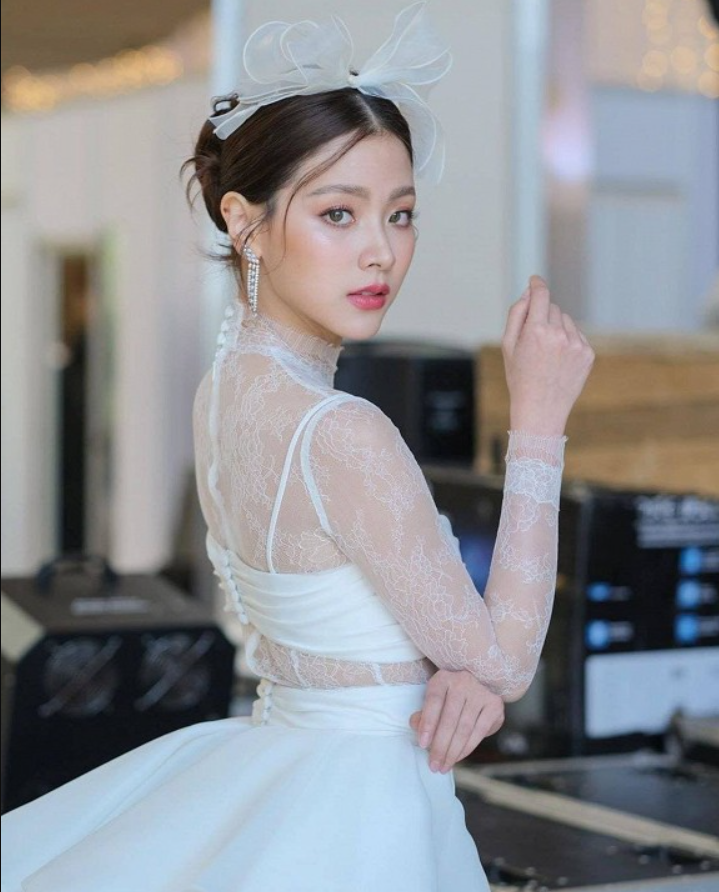Quyến rũ với son môi màu nude