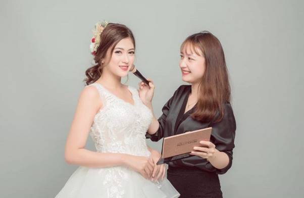 Makeup Artist là những người có tài năng, kỹ thuật trang điểm chuyên nghiệp