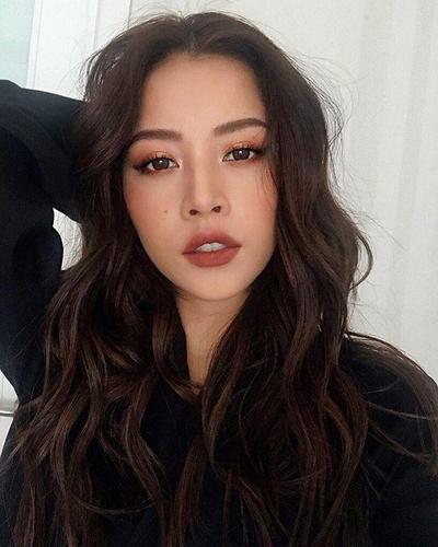 ​Tone cam đất kết hợp với tone nâu đất