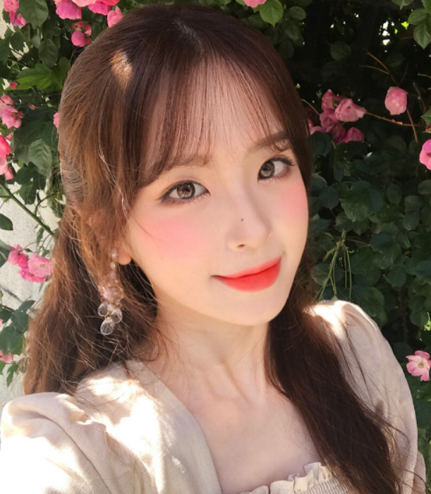 Makeup tone hồng san hô