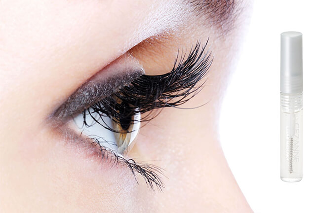 Sử dụng mascara trong suốt định hình cho hàng mi