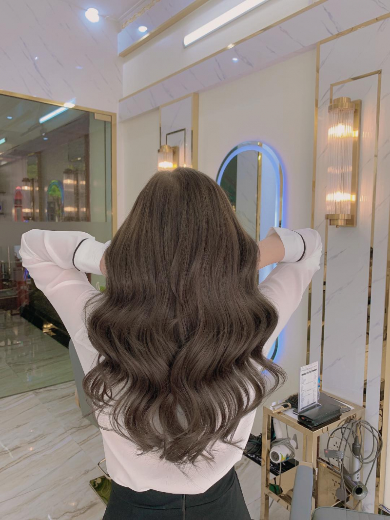 Nên học làm tóc hay Makeup